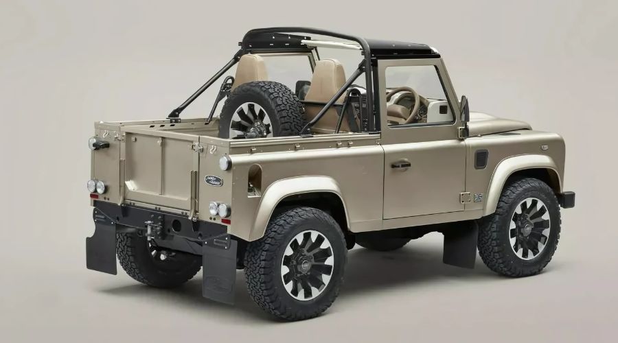 Land Rover Defender V8 Soft Top