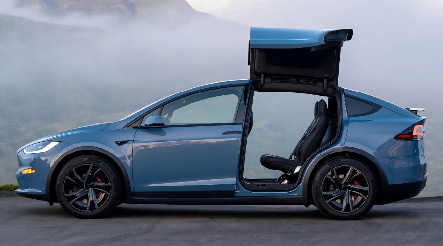 2026 Tesla Model X Revealed: New Design Tweaks, Suspension Upgrade, and Slight Range Boost.