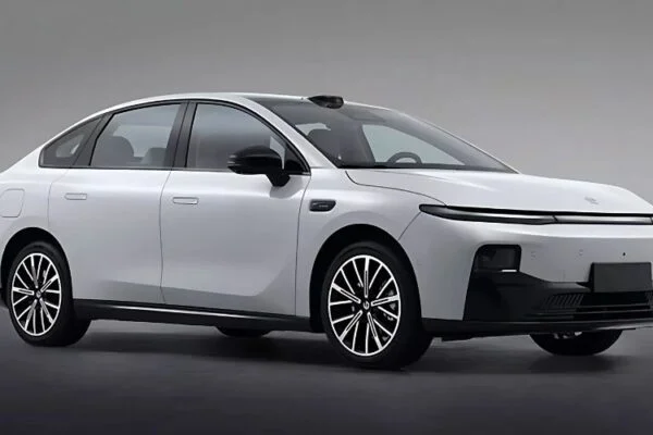 Stellantis Leapmotor B01 Sedan